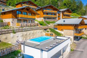 Bazén v ubytovaní Chalet Dorf Wagrain Alpenleben by AlpenTravel alebo v jeho blízkosti