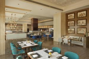 Restaurace v ubytování Taj Skyline Ahmedabad