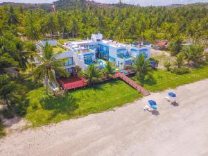 an aerial view of a house on the beach at Sollaris Ecopousada in Japaratinga