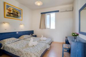 Postel nebo postele na pokoji v ubytování Matina Pefkos Aparthotel