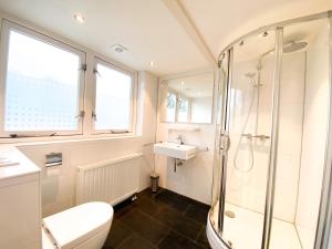a bathroom with a toilet sink and a shower at Vakantiehuis in het Centrum van Domburg DO19 in Domburg +12 photos