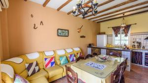 Posezení v ubytování Casa La Choza de Mamuyo Montefrio by Ruralidays