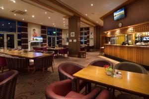 The Oxfordshire Golf & Spa Hotel tesisinde bir restoran veya yemek mekanı