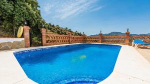 Bazén v ubytovaní Casa La Encina Alora by Ruralidays alebo v jeho blízkosti