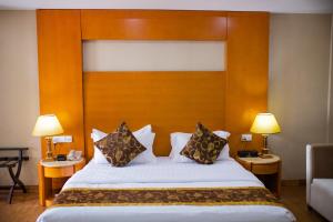 Hotel Sunshine Enugu客房内的一张或多张床位