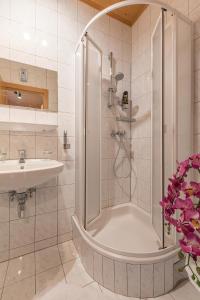 Un baño de Därfli Appartements