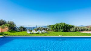 The swimming pool at or close to Casa Rural Azahar Periana by Ruralidays