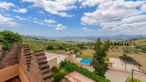 A general mountain view or a mountain view taken from A villát