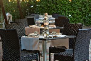 Restauracja lub miejsce do jedzenia w obiekcie LH Hotel Excel Roma Montemario