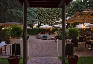 Ogród w obiekcie LH Hotel Excel Roma Montemario