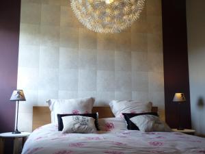 Gîte Pause Nature Saint-Hubert客房内的一张或多张床位