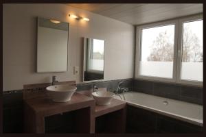 Gîte Pause Nature Saint-Hubert的一间浴室