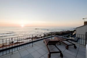 Galeriebild der Unterkunft BOUTIQUE Rentals- ATTICO Luxury Design-Ocean views in Porto