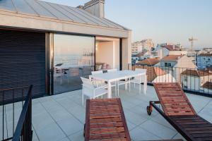 BOUTIQUE Rentals- ATTICO Luxury Design-Ocean views的阳台或露台
