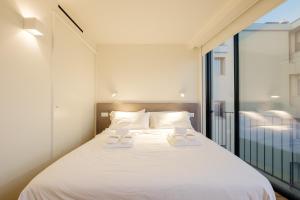 BOUTIQUE Rentals- ATTICO Luxury Design-Ocean views客房内的一张或多张床位