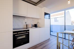BOUTIQUE Rentals- ATTICO Luxury Design-Ocean views的厨房或小厨房