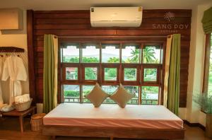 Voodi või voodid majutusasutuse Sang Poy Cottage toas