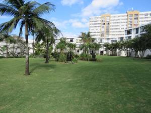 Aed väljaspool majutusasutust Breakers Resort 130 Umhlanga Beachfront