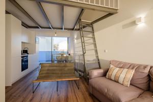 BOUTIQUE Rentals- ATTICO Luxury Design-Ocean views的休息区