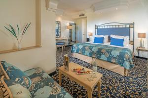 Postel nebo postele na pokoji v ubytování Carthage Thalasso Resort