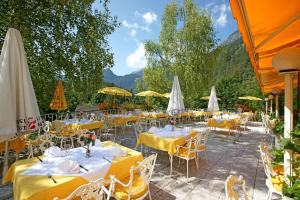 Restaurant o un lloc per menjar a Hotel Schloss Fernsteinsee