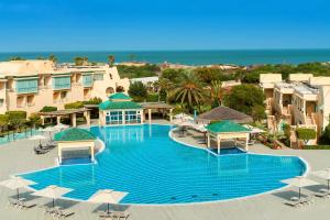 Bazén v ubytování Carthage Thalasso Resort nebo v jeho okolí