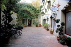 an alley with a bike parked in front of a building at Studio Gold apartman in Pécs