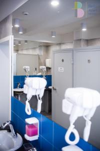 a bathroom with two sinks and a mirror at Bello ApartHostel in Warsaw