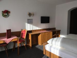 TV a/nebo společenská místnost v ubytování Hotel Garni