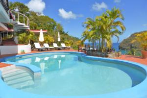Бассейн в Marigot Palms Luxury Caribbean Apartment Suites или поблизости