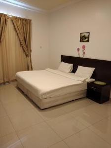 Tempat tidur dalam kamar di Avene For Furnished Residential Units