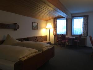 Postel nebo postele na pokoji v ubytování Hotel Garni