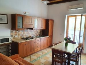 Kuchyň nebo kuchyňský kout v ubytování TORCHIO - Appartementi Il Palmento