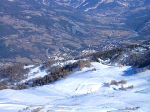 a ski slope with snow and trees on a mountain at Maison de 3 chambres avec wifi a Barcelonnette a 6 km des pistes in Barcelonnette