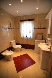 A bathroom at Apartments Ivona 2