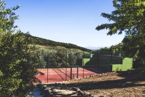 Tennis and/or squash facilities at Cosy house in Estepa with mountain view or nearby
