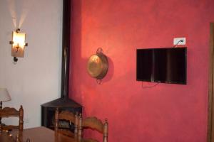 A television and/or entertainment centre at Cosy house in Estepa with mountain view