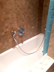 Ένα μπάνιο στο Comfortable Apartment in Marrakech with Shared Pool, 124 sqm