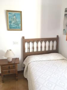 Säng eller sängar i ett rum på 4 bedrooms house with terrace and wifi at Albunol 7 km away from the beach