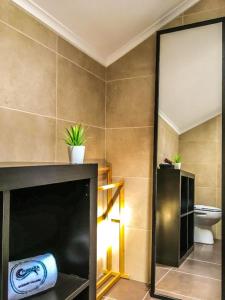 a bathroom with a tv and a toilet in a room at Charming House with Shared Pool in Atalaia, 110 m² in Lourinhã