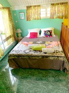 Postel nebo postele na pokoji v ubytování Maison cosy à Le Gosier avec vue