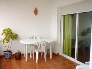 Zdjęcie z galerii obiektu Charming Apartment in Rota with Garden and Lake Views, 81 m² w mieście Rota