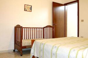Tempat tidur dalam kamar di 2 bedrooms appartement with shared pool furnished garden and wifi at Castrignano del Capo 4 km away from the beach