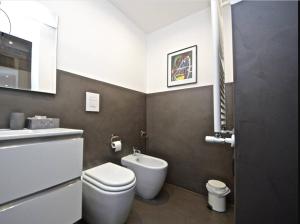 Salle de bains dans l'établissement 3 bedrooms appartement with balcony and wifi at Napoli 5 km away from the beach