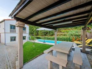 Kolam renang di atau di dekat 3 bedrooms villa with sea view private pool and enclosed garden at Cividade