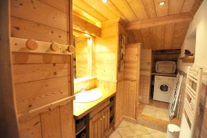 Foto de la galería de Appartement de 4 chambres a Champagny en Vanoise a 400 m des pistes avec jardin clos et wifi en Champagny-en-Vanoise