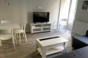 TV a/nebo společenská místnost v ubytování Welcoming apartment in León - 35 m² with comfort