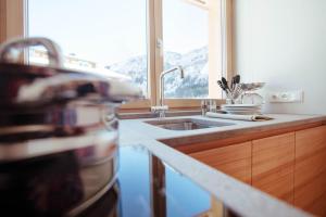 Una cocina o cocineta en Mats Lech Alpenquartier