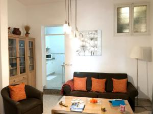 Seating area sa 2 bedrooms house with enclosed garden and wifi at Teror