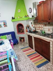 Cucina o angolo cottura di 2 bedrooms house with enclosed garden and wifi at Melissano